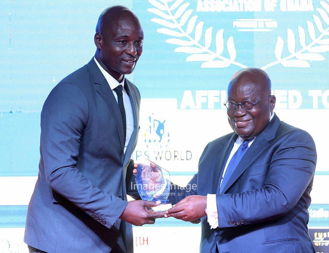 Anthony Bafoe [Left] receiving his prize from Nana Akufo Addo [The President of Ghana] - PHOTO by Images Image
