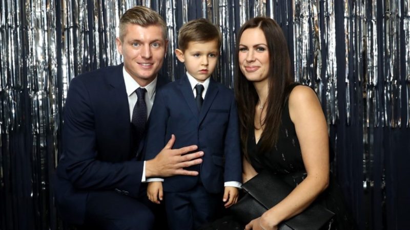 Toni Kroos, his son Leon and his wife Jessica Farber