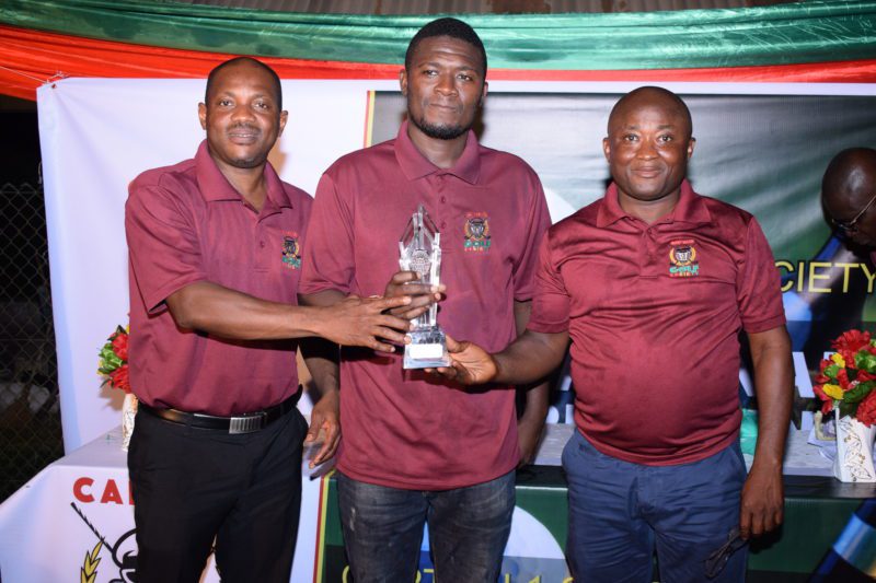Winner Prince Amponsah (middle) flanked by Co-founders of Captain1 Golf Society E. K. Bonsu (right) and Pius Appiah Ayeh