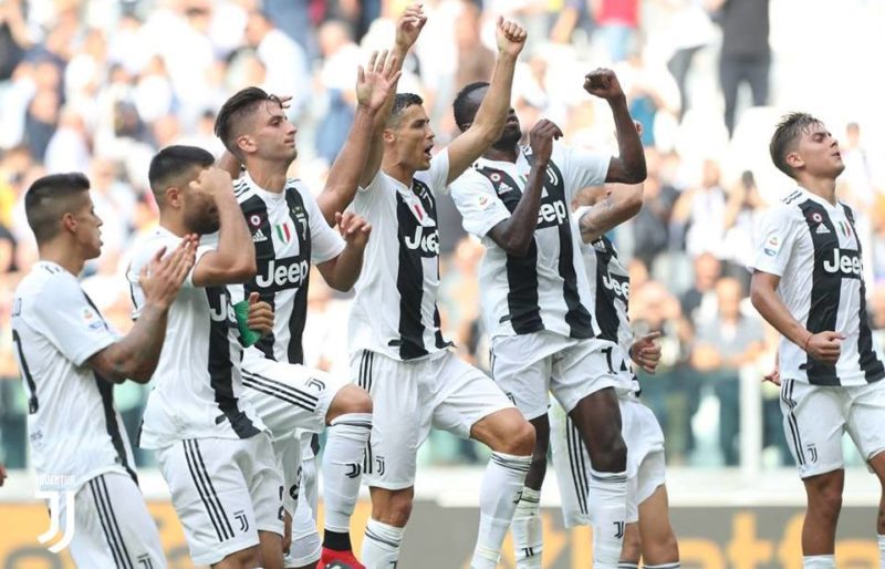 Ronaldo and his teammates celebrating their win over Sassuolo