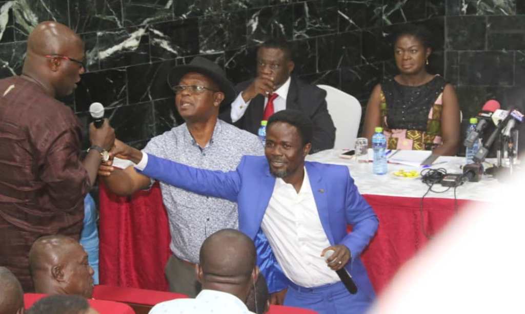Dan Kwaku Yeboah and Abraham Boakye pleading with Ekow Asmah to hand over the mic