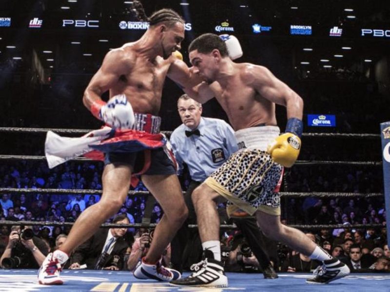 Keith Thurman (L) defeated Danny Garcia by split decision